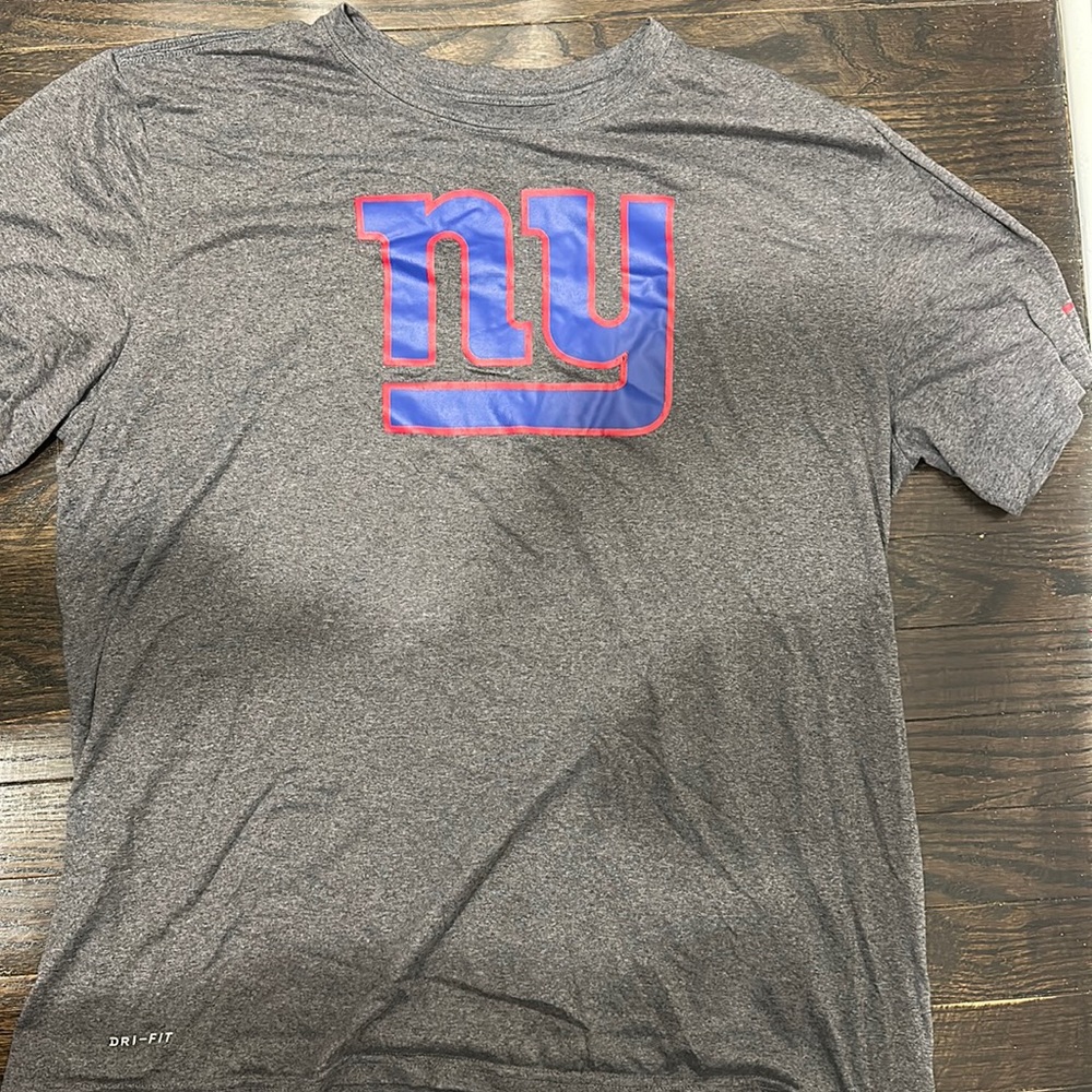 New York giants Nike dri fit XL mint!!!